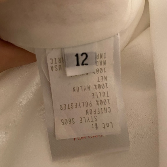 Absolutely gorgeous Lazaro wedding dress! - Picture 4 of 8